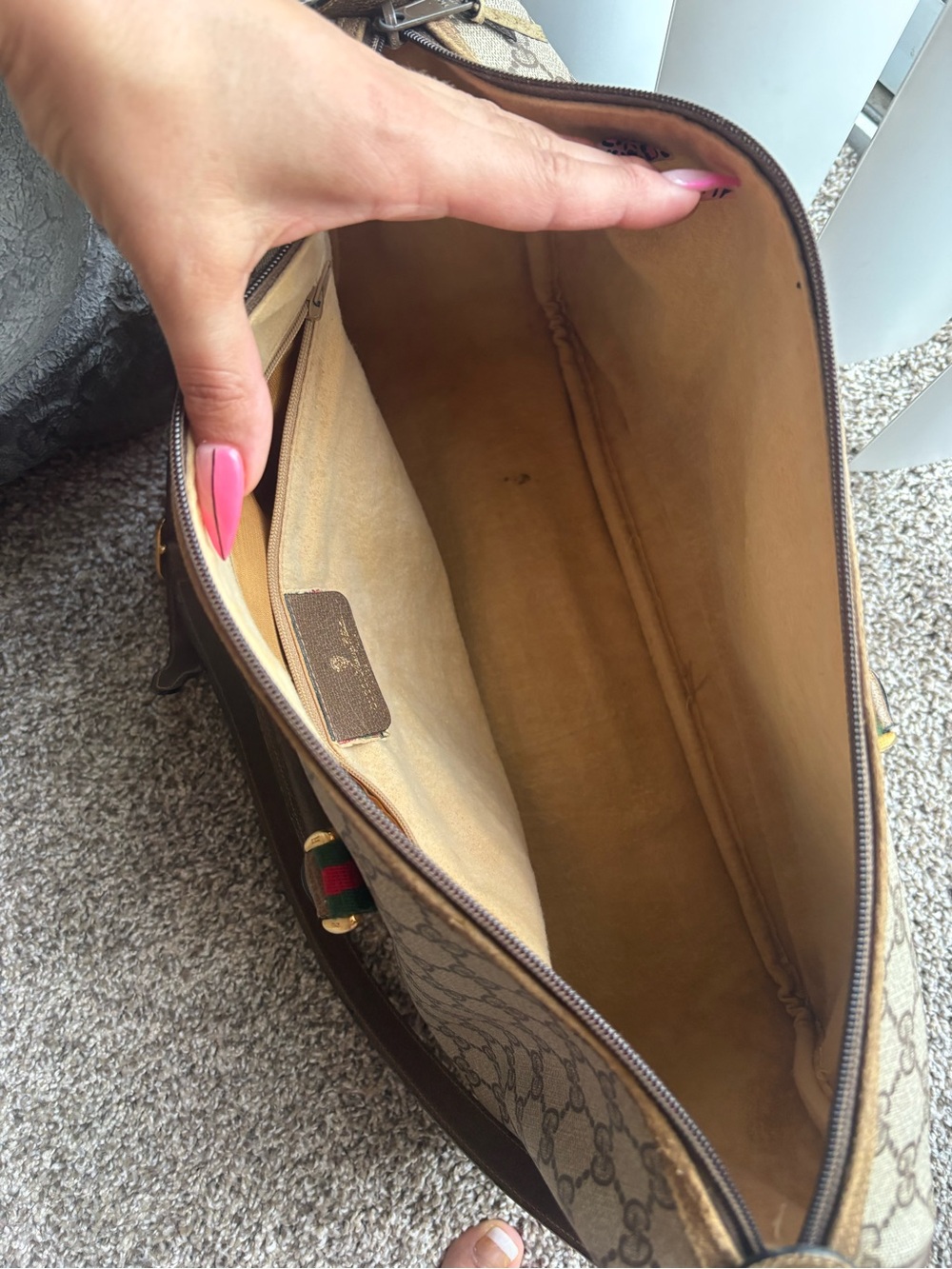 Gucci Business Bag in GG Supreme Canvas - Picture 11 of 16